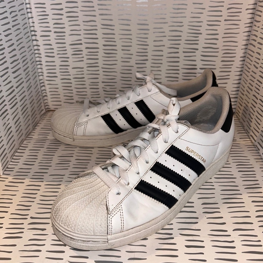 Adidas Superstar Mens White Black Shell Toe Sneakers FV3284 Size 9.5 Streetwear